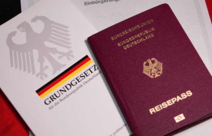 How the German Passport is produced